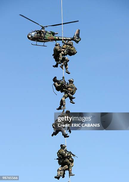 French Special Forces soldiers of the 4th Helicopters Regiment simulate a hostage-rescue operation on April 28 2010, in a military aera in Tarbes,...