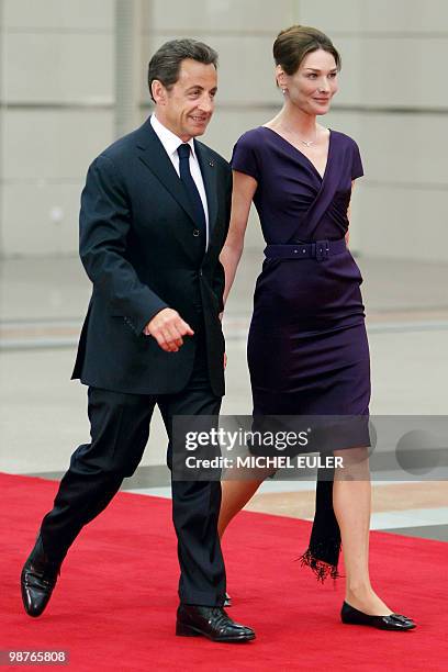 Fench President Nicolas Sarkozy and his wife Carla Bruni-Sarkozy, arrive to attend a welcome ceremony for Shanghai's Expo at the International...