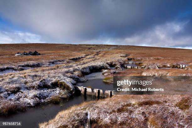 conservation work and erosion control on waun fach in the black mountains, brecon beacons national park, wales - crickhowell fotografías e imágenes de stock