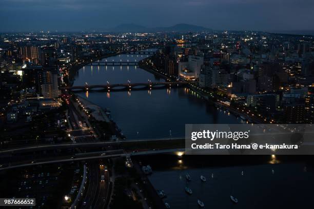 shinano river, center of niigata city in niigata prefecture in japan night time aerial view from observatory tower - prefeitura de niigata imagens e fotografias de stock