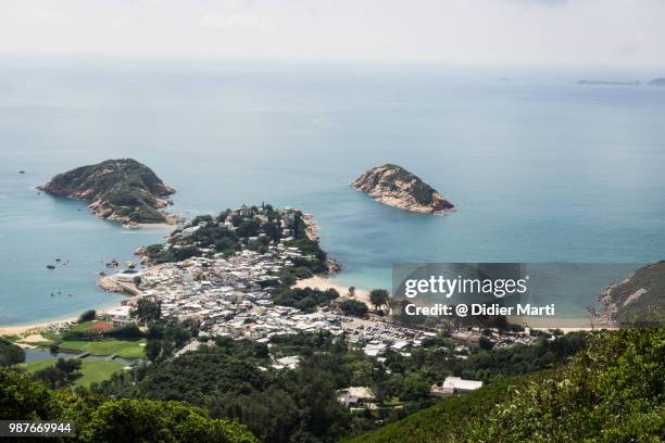 the hills above the seaside village of shek o, along the dragon back hiking trail, in hong kong island - didier marti stock pictures, royalty-free photos & images