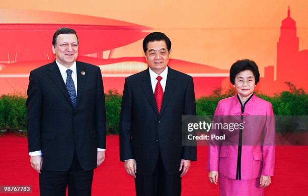 President of the European Commission Jose Manuel Baroso stands with Chinese President Hu Jintao, and his wife Liu Yongqing at a welcome ceremony for...