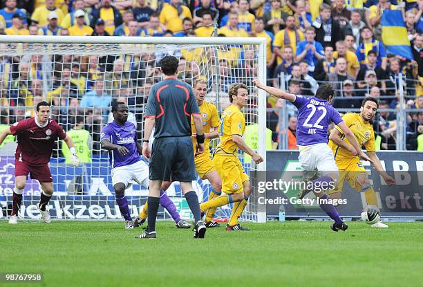 Marc Hensel of FC Erzgebirge Aue scores his team's first goal during the Third League match between Erzgebirge Aue and Eintracht Braunschweig at the...