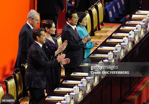 Chinese President Hu Jintao , his wife Liu Yongqing , French President Nicolas Sarkozy , his wife Carla Bruni-Sarkozy and Jean Pierre Lafond applaud...