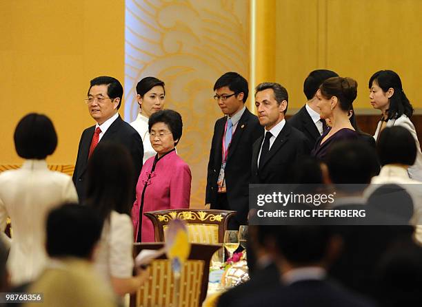 Chinese President Hu Jintao , his wife Liu Yongqing , French President Nicolas Sarkozy and his wife Carla Bruni-Sarkozy arrive at the banquet of the...