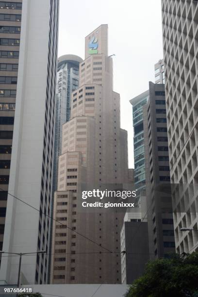 standard chartered bank building, hong kong island - chartered stock pictures, royalty-free photos & images