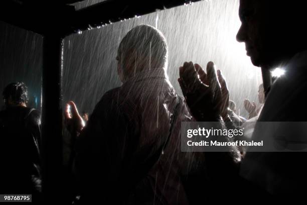 blessed rain - prayer pose greeting fotografías e imágenes de stock