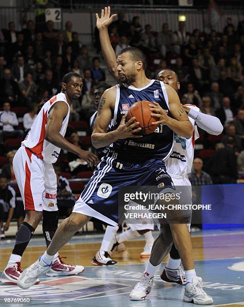 Nancy's Marcus Slaughter vies with Gravelines' Cyril Akpomedah during their French ProA basketball match, on April 30, 2010 at the Jean Weille...