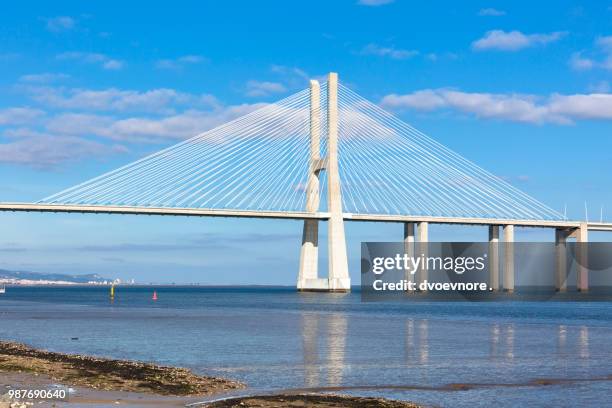 vasco da gama bridge (ponte vasco da gama), lisbon - ponte vasco da gama stock-fotos und bilder