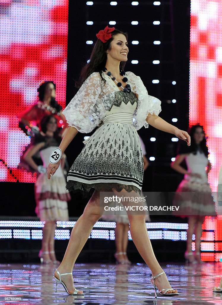 Ludmila Yakimovich, 22, from Belarus tow