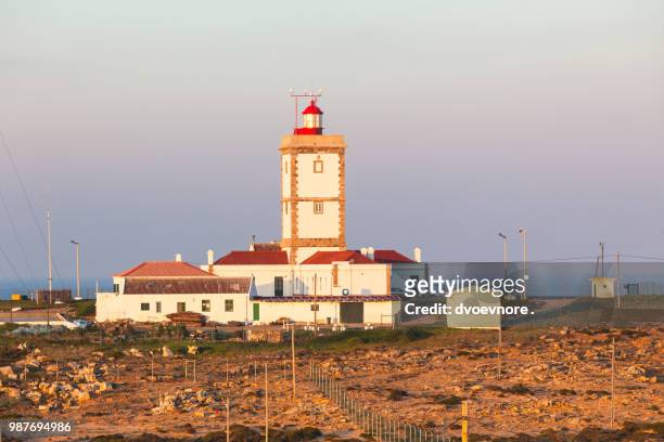 cape carvoeiro lighthouse in peniche, portugal - carvoeiro fotografías e imágenes de stock