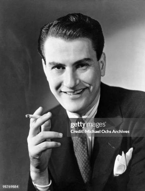 Jazz clarinetist and bandleader Artie Shaw poses for a portrait circa 1940 in New York City, New York.