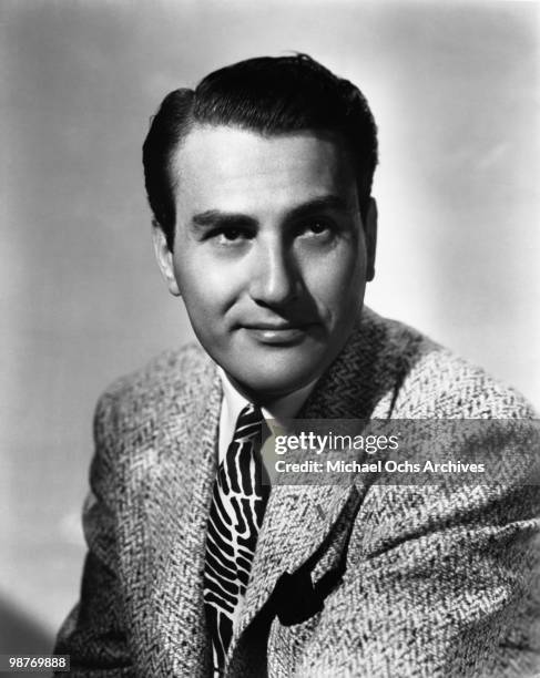 Jazz clarinetist and bandleader Artie Shaw poses for a portrait circa 1940 in New York City, New York.