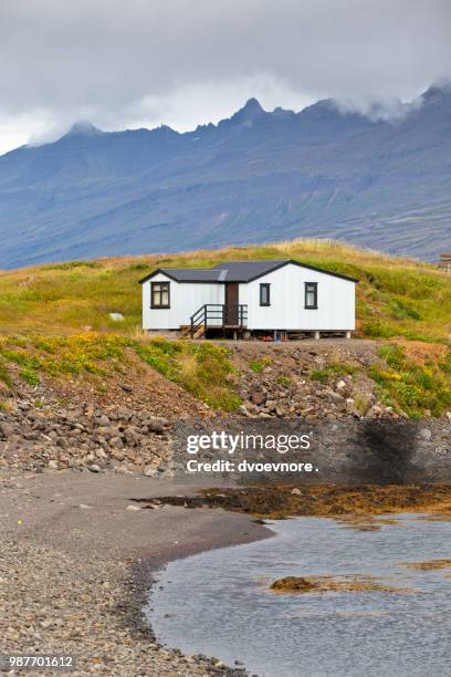 white siding icelandic house - revestimento exterior de parede imagens e fotografias de stock