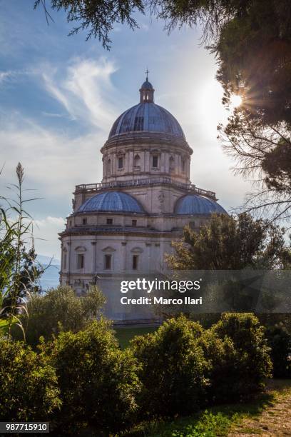 todi, umbria , tempio della consolazione, backligh - tempio fotografías e imágenes de stock