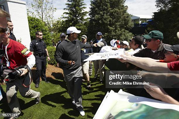 Quail Hollow Championship: Tiger Woods with fans during Wednesday Pro-Am at Quail Hollow Club. Charlotte, NC 4/28/2010 CREDIT: Mike Ehrmann