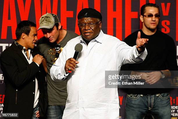 Comedian George Wallace addresses the crowd from the stage before the start of the Floyd Mayweather Jr. And Shane Mosley weigh-in at the MGM Grand...