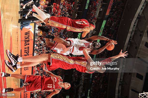 Ronald Murray of the Chicago Bulls dribble drives to the basket against Zydrunas Ilagauskas and Jamario Moon of the Cleveland Cavaliers in Game Four...