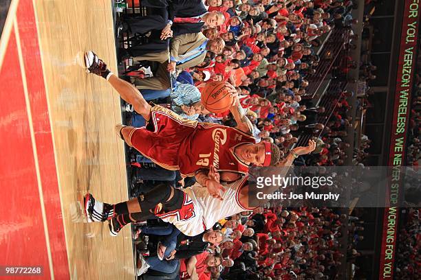 Delonte West of the Cleveland Cavaliers dribble drives baseline against Derrick Rose of the Chicago Bulls in Game Four of the Eastern Conference...
