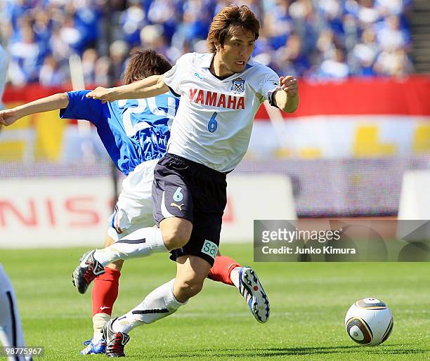 Daisuke Nasu of Jubilo Iwata competes for the ball during the J. League match between Yokohama F. Marinos and Jubilo Iwata at Nissan Stadium on May...