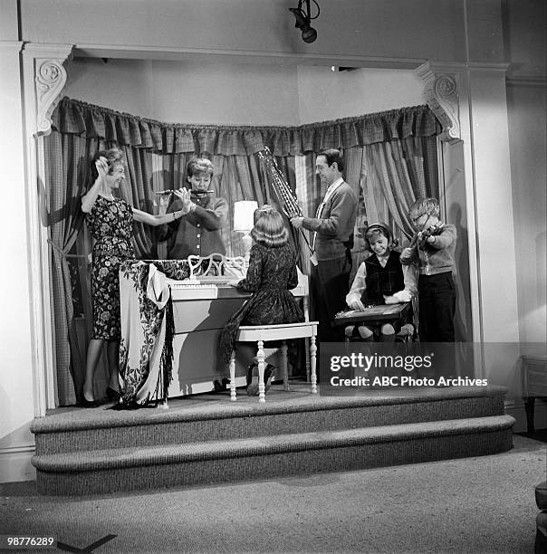 House Guest" which aired on October 19, 1963. ILKA CHASE;JEAN BYRON;WILLIAM SCHALLERT;PATTY DUKE;PAUL O'KEEFE