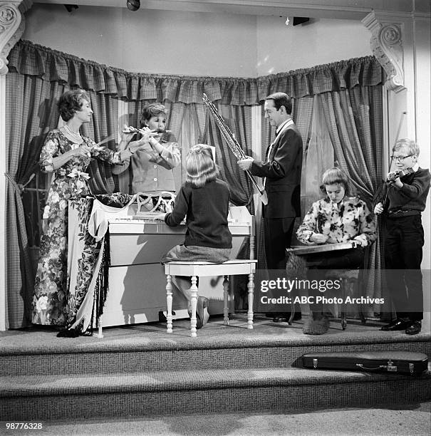 House Guest" which aired on October 19, 1963. ILKA CHASE;JEAN BYRON;WILLIAM SCHALLERT;PATTY DUKE;PAUL O'KEEFE