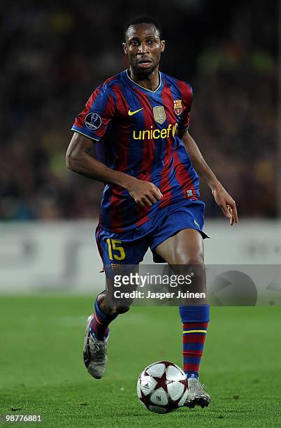 Seydou Keita of FC Barcelona runs with the ball during the UEFA Champions League semi final second leg match between Barcelona and Inter Milan at the...