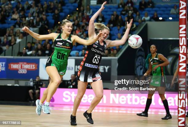 Caitlin Thwaites of the Magpies and Courtney Bruce of the Fever compete for the ball during the round nine Super Netball match between the Magpies...