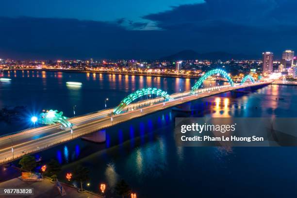 night scene from high angle view of the dragon bridge in da nang city, vietnam. - han river stock pictures, royalty-free photos & images