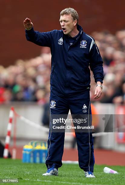 Everton manager David Moyes shouts instructions during the Barclays Premier League match between Stoke City and Everton at Britannia Stadium on May...