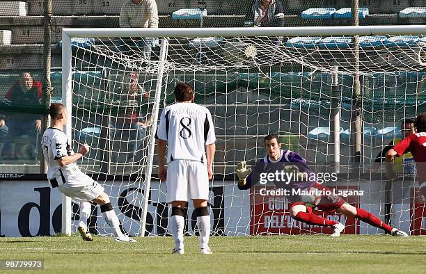 Mirco Antenucci of Ascoli Calcio scores a penalty during the Serie B match between Reggina Calcio and Ascoli Calcio at Stadio Oreste Granillo on May...