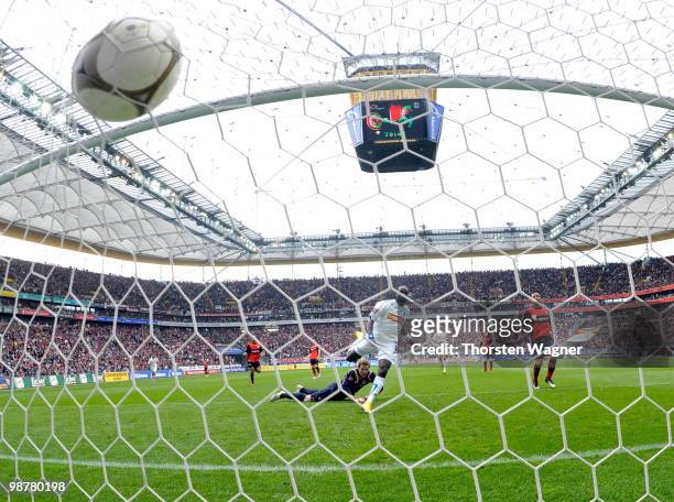 Prince Tagoe of Hoffenheim scores the 1:1 during the Bundesliga match between Eintracht Frankfurt and TSG 1899 Hoffenheim at Commerzbank Arena on May...