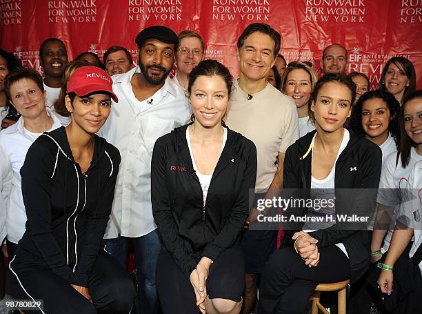 Halle Berry, Jesse Martin, Jessica Biel, Dr. Oz and Jessica Alba with United Heathcare Volunteers attend the 13th Annual Entertainment Industry...