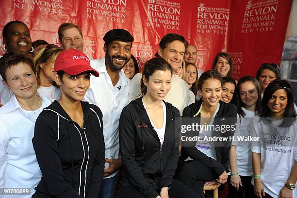 Halle Berry, Jesse Martin, Jessica Biel, Dr. Oz and Jessica Alba with United Heathcare Volunteers attend the 13th Annual Entertainment Industry...