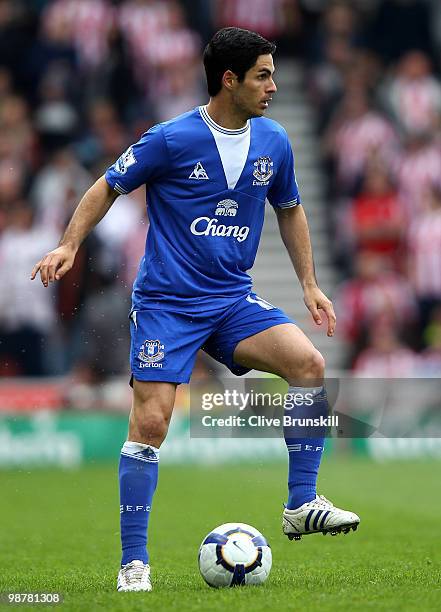 Mikel Arteta of Everton in action during the Barclays Premier League match between Stoke City and Everton at Britannia Stadium on May 1, 2010 in...