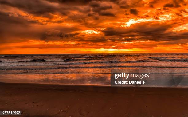 Sunfall Red Red Sundown Photos and Premium High Res Pictures - Getty Images