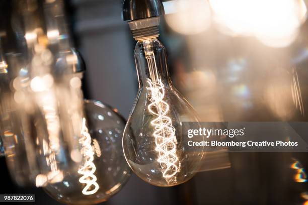 decorative light-emitting diode (led) light bulbs - luce led foto e immagini stock