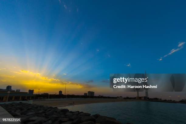 kuwait towers - kuwait landscape photos et images de collection