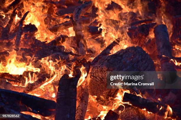 burning - cave fire stock pictures, royalty-free photos & images