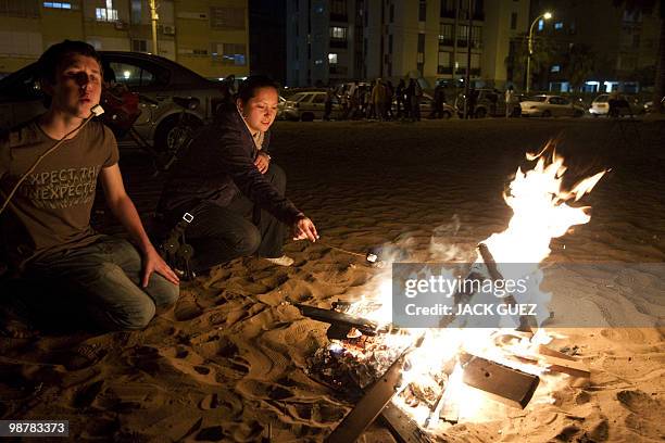 Israelis roast marshmallows on a bonefire in the northern city of Netanya on May 1, 2010 during celebrations for Lag Baomer, a Jewish festival which...