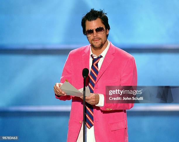 Johnny Knoxville presnts the Award for Best Fight.