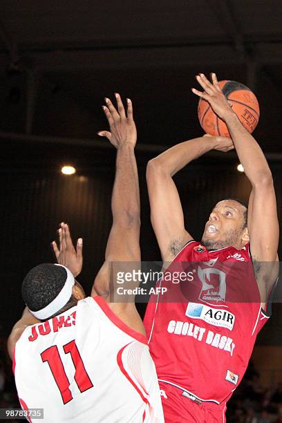 Cholet's Samuel Mejia tries to score a basket despite of Le Havre's Joseph Jones during their French ProA basket-ball match on May 1, 2010 in Le...