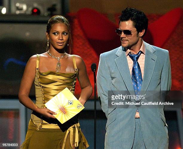 Presenters Beyonce Knowles and Johnny Knoxville for Breakthrough Male Award