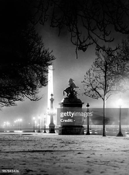 Picture taken in the 30s shows the Concorde square at night in Paris covered with snow.