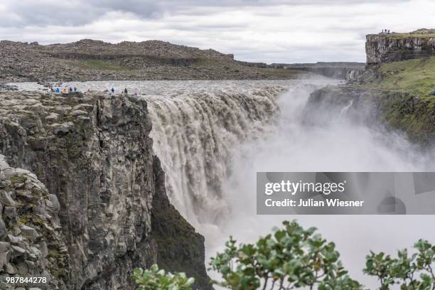 fog of dettifoss - dettifoss fotografías e imágenes de stock