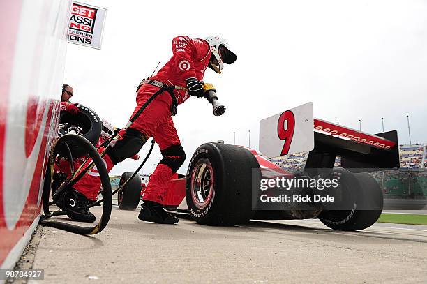 Scott Dixon of New Zealand pits his Target Chip Ganassi Racing Dallara Honda during the Indy Car Series Road Runner Turbo Indy 300 at Kansas Speedway...