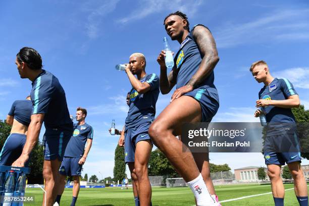 Karim Rekik, Lukas Kluenter, Sidney Friede, Valentino Lazaro and Maximilian Mittelstaedt of Hertha BSC during the training st Schenkendorfplatz on...