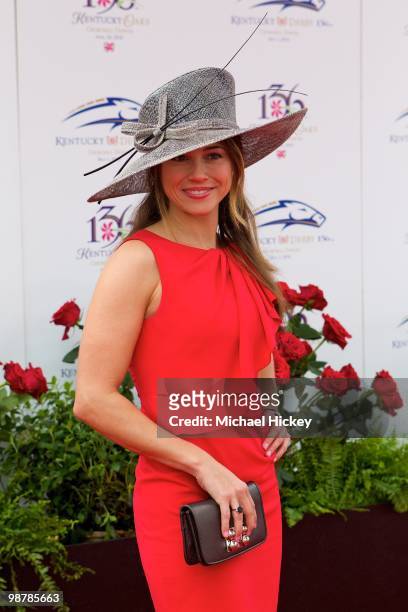 Linda Cardellini attends the 136th Kentucky Derby on May 1, 2010 in Louisville, Kentucky.
