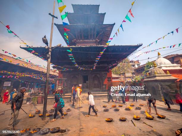 patan durbar square, kathmandu, nepal - piazza durbar kathmandu stock-fotos und bilder