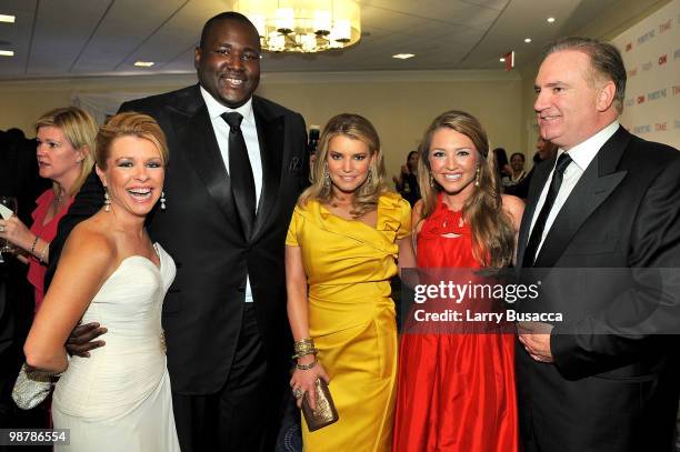 Leigh Anne Tuohy, Quinton Aaron, Jessica Simpson, Collins Tuohy and Sean Tuohy attend the TIME/CNN/People/Fortune 2010 White House Correspondents'...